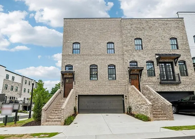 Newly built brick duplex in Lilburn, Georgia financed with a new construction loan